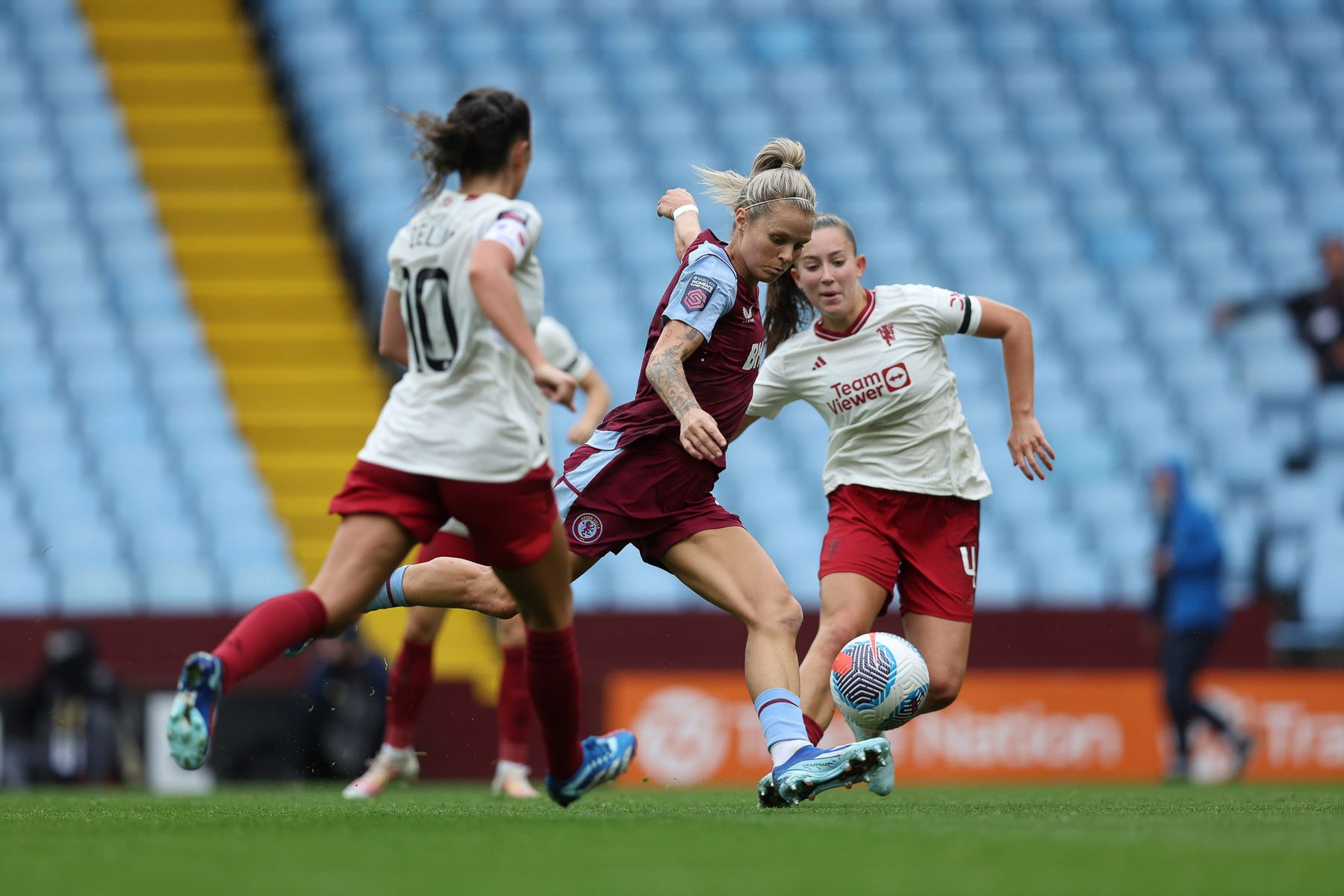 Rachel Daly vs Manchester United 23/24.jpg