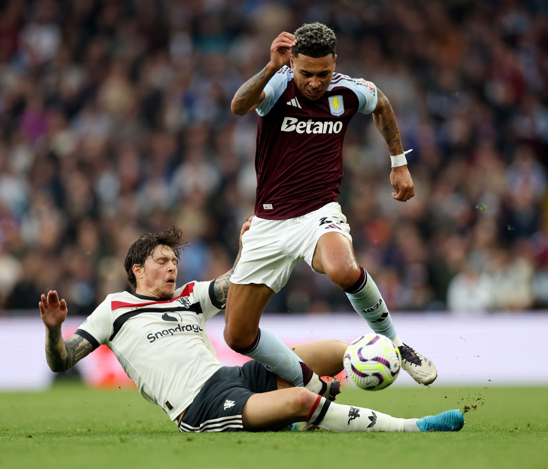 Aston Villa v Manchester United