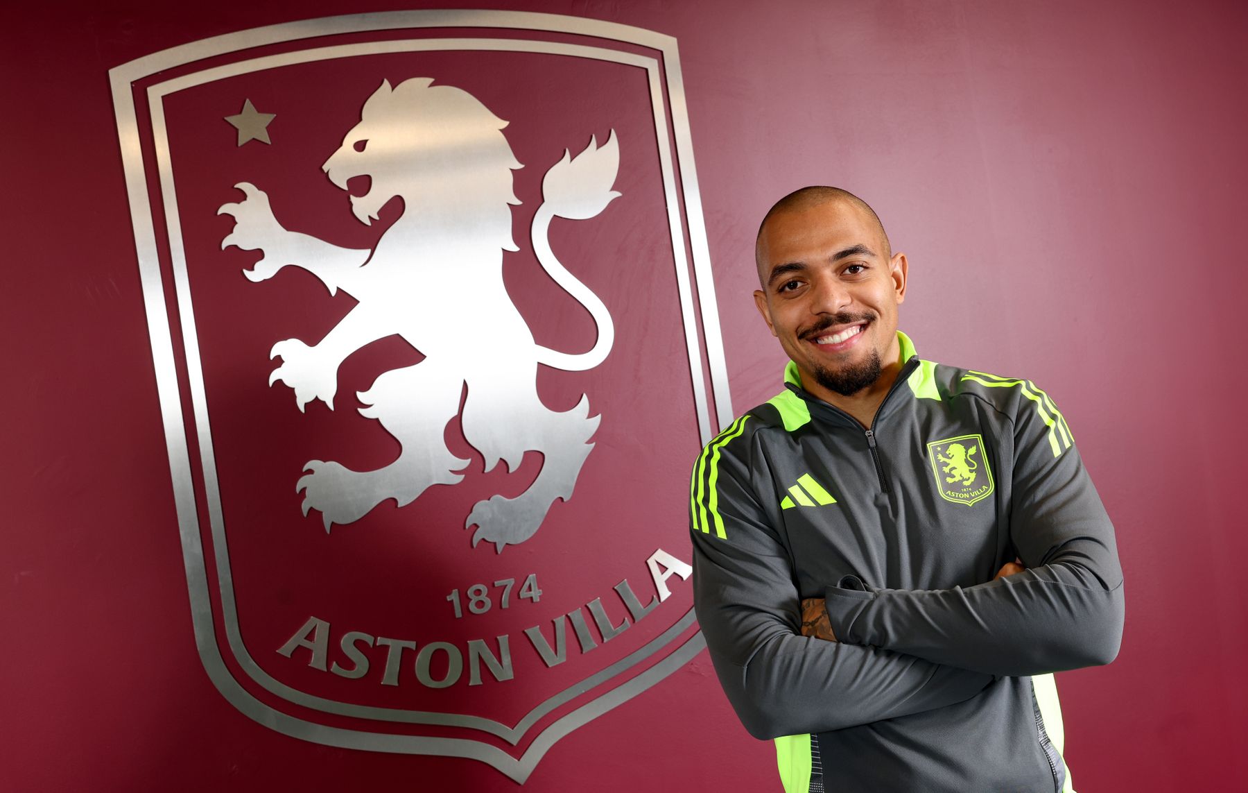 Donyell Malen signs for Aston Villa