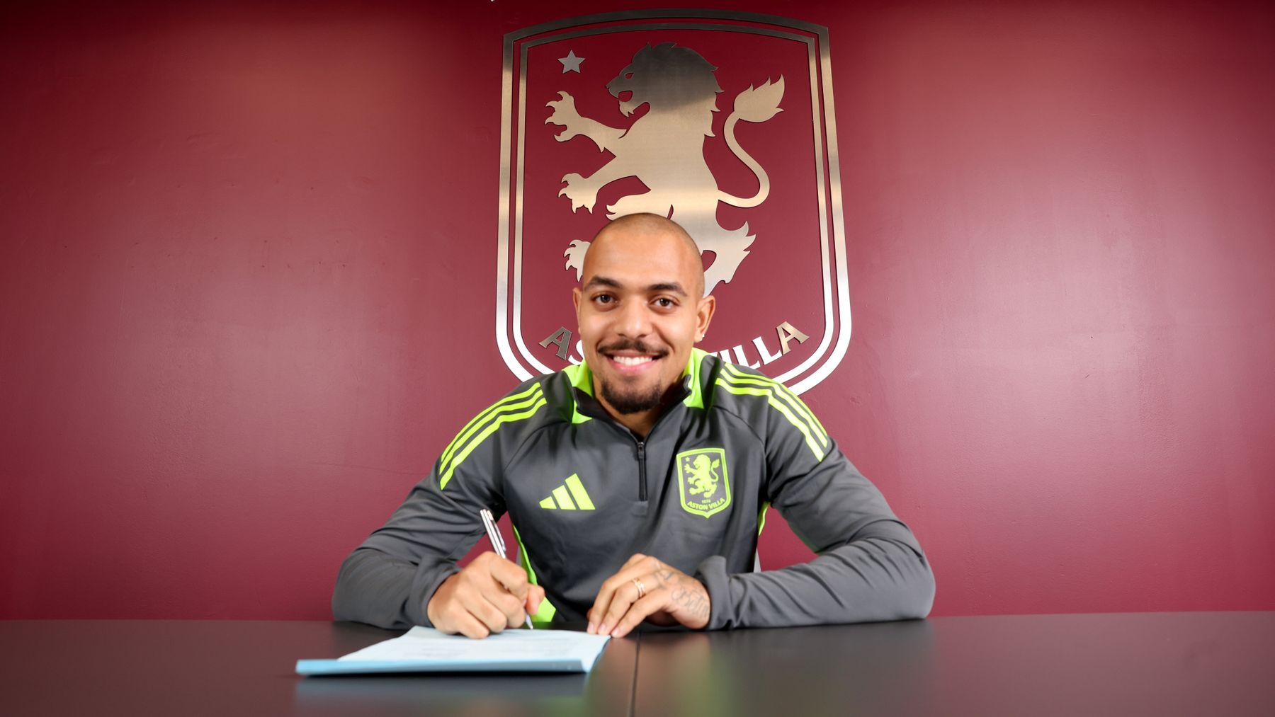 Donyell Malen signs for Aston Villa