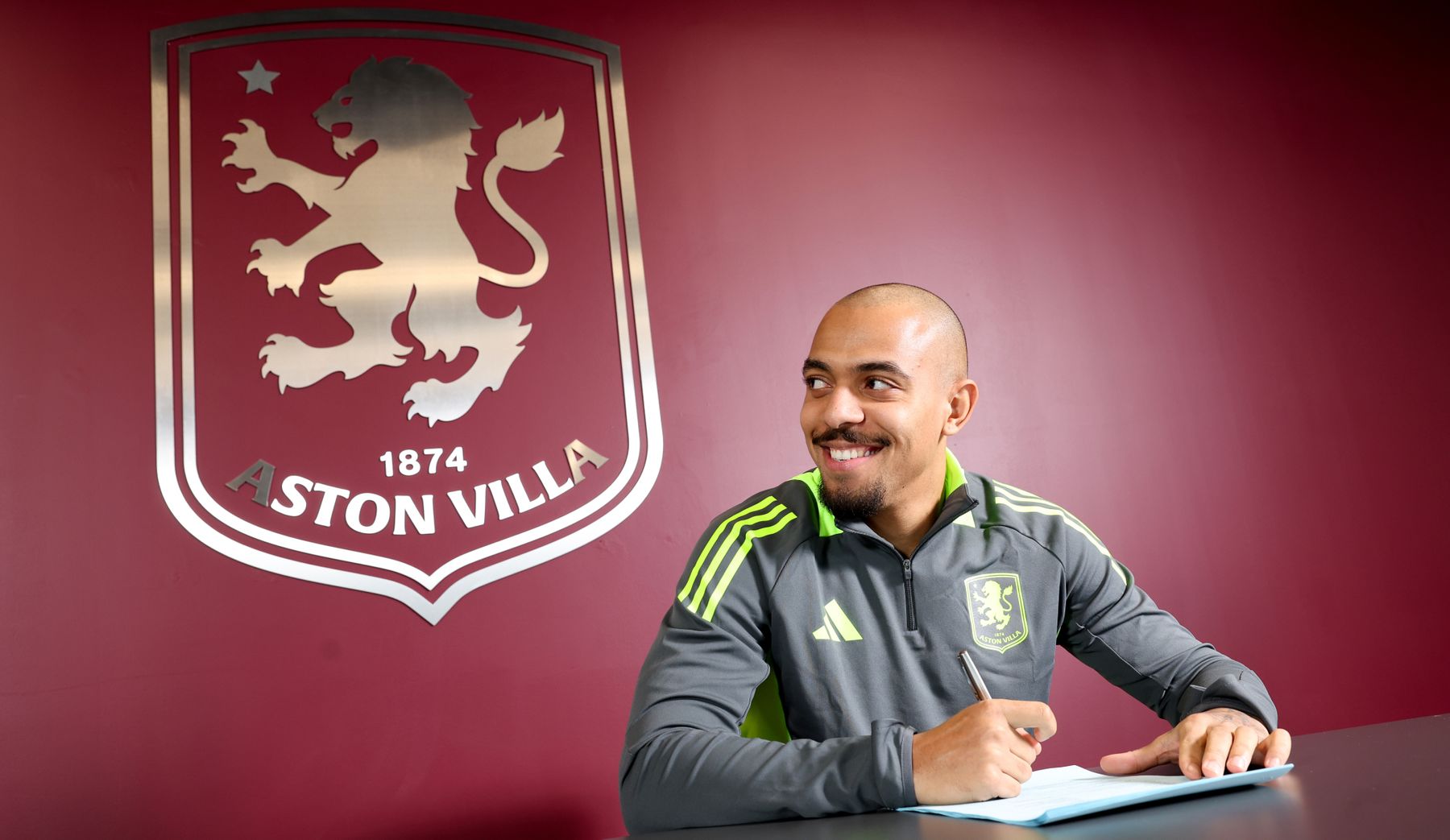 Donyell Malen signs for Aston Villa